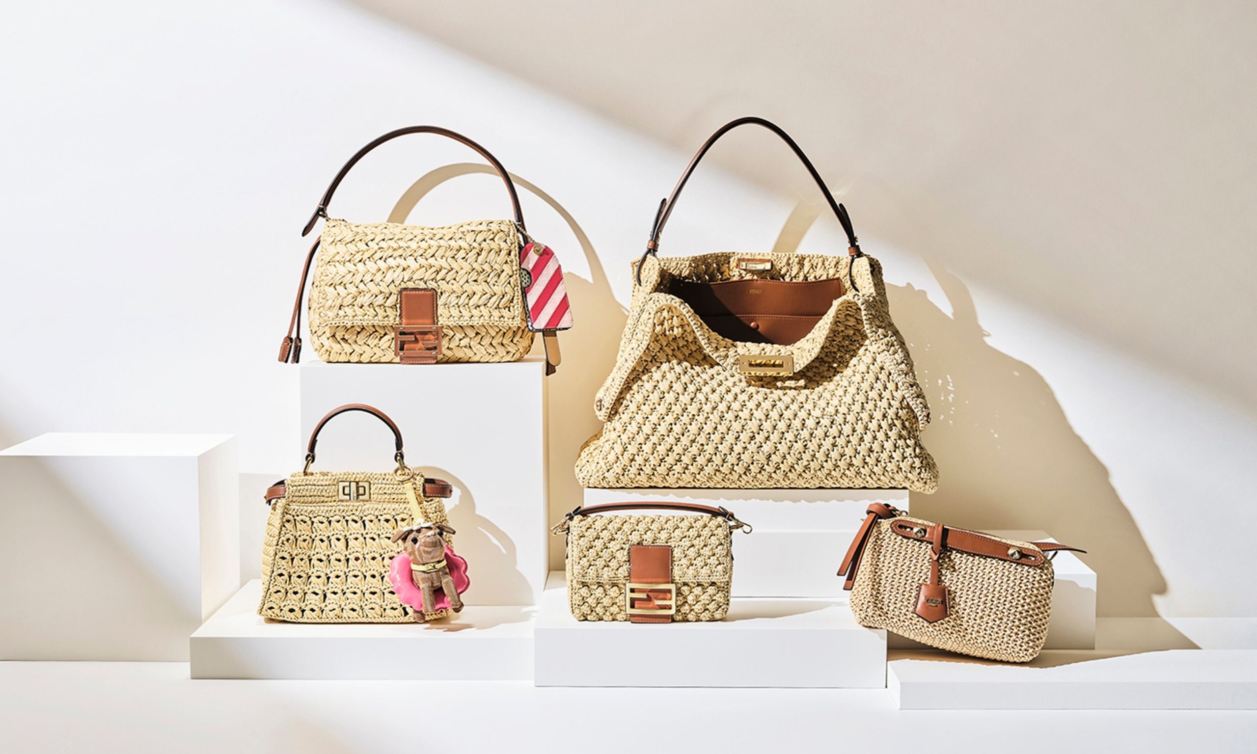 FENDI、ラフィア製の新作バッグ発売。手織りやカギ針編みで仕立てたコレクションを展開