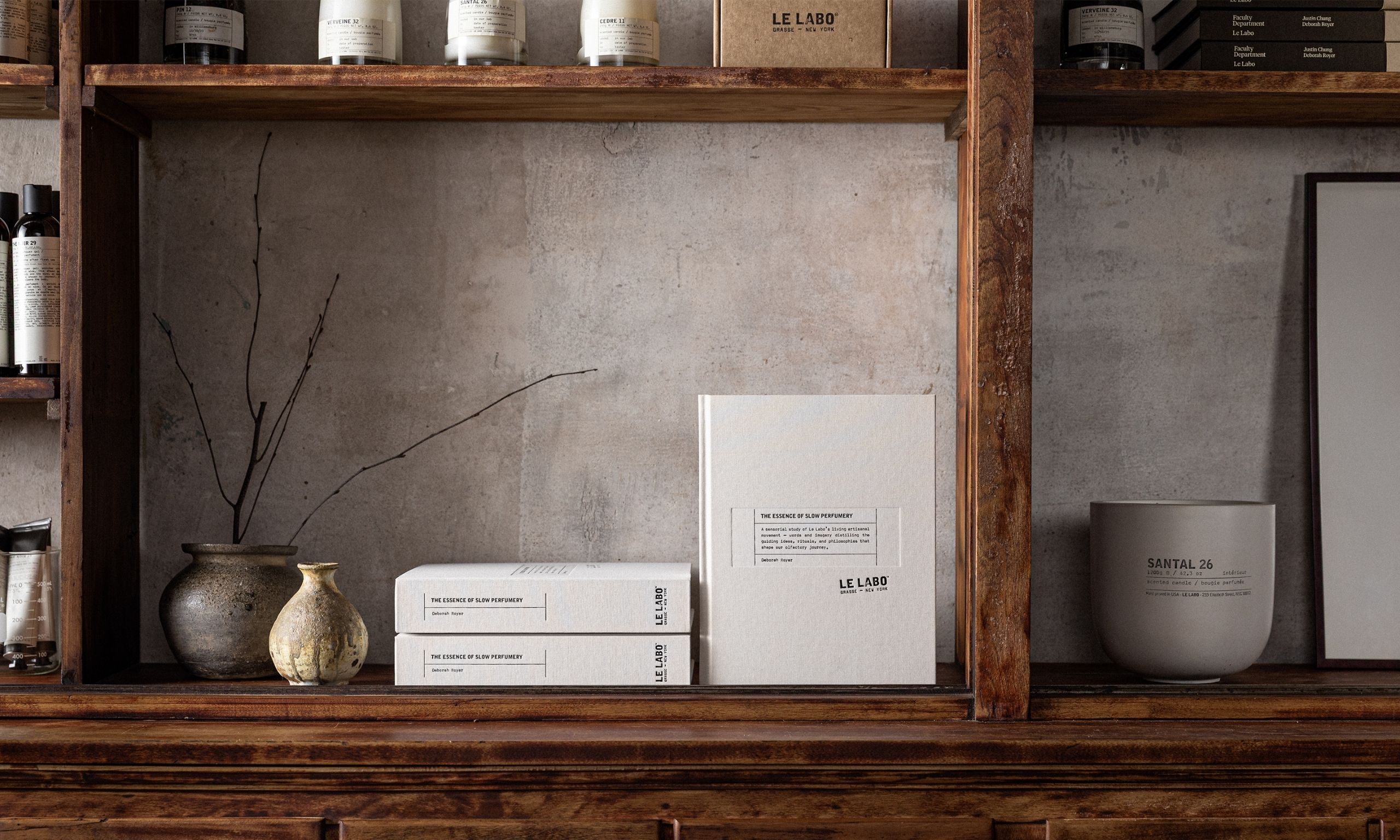 LE LABO、創設20周年記念展を開催。“スローパフューマリー” の哲学を体現