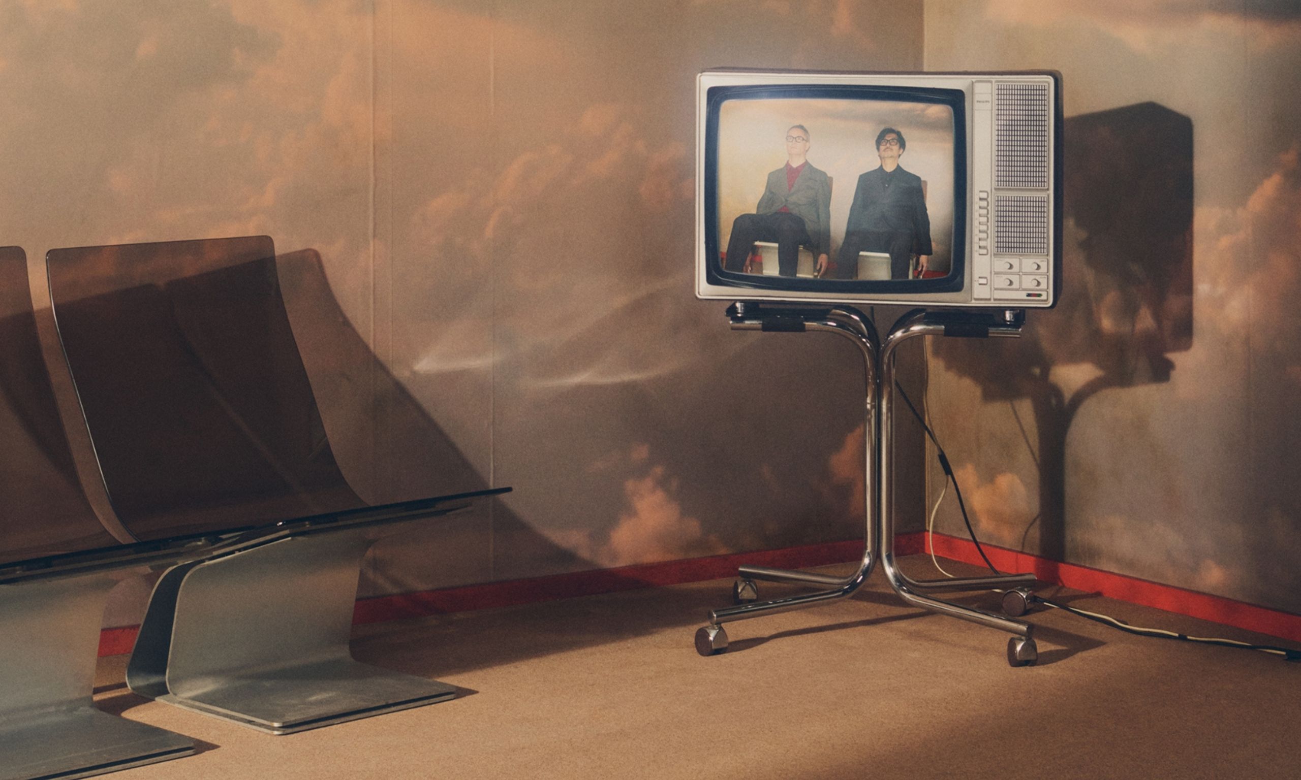 第14回 PRADA MODE「Satellites II」をチェルシー・ホテルにて開催。ニコラス・ウィンディング・レフンと小島秀夫が共同制作