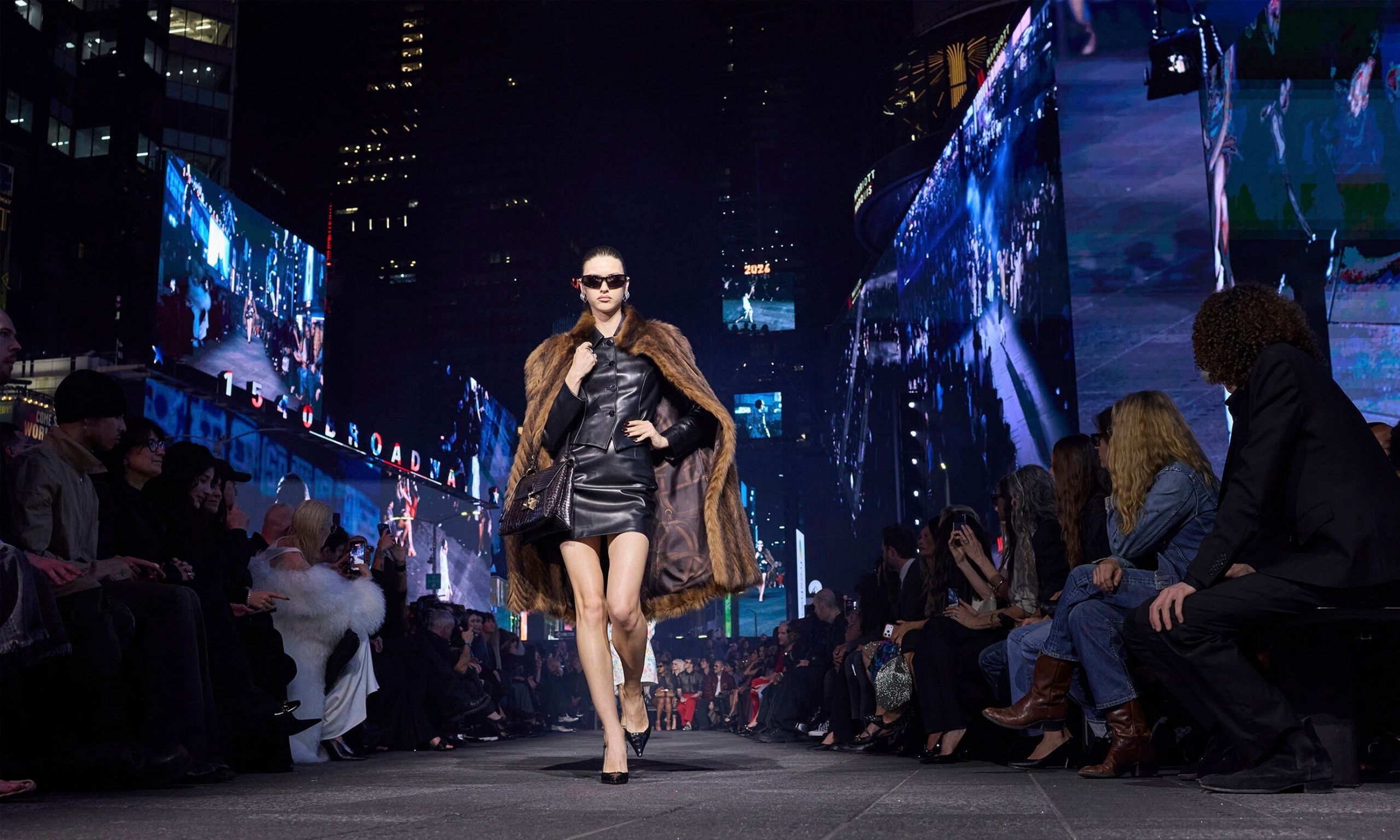 GUCCI、2027 クルーズコレクション「GucciCore」発表。タイムズスクエアを舞台にニューヨークの多様なスタイルを表現