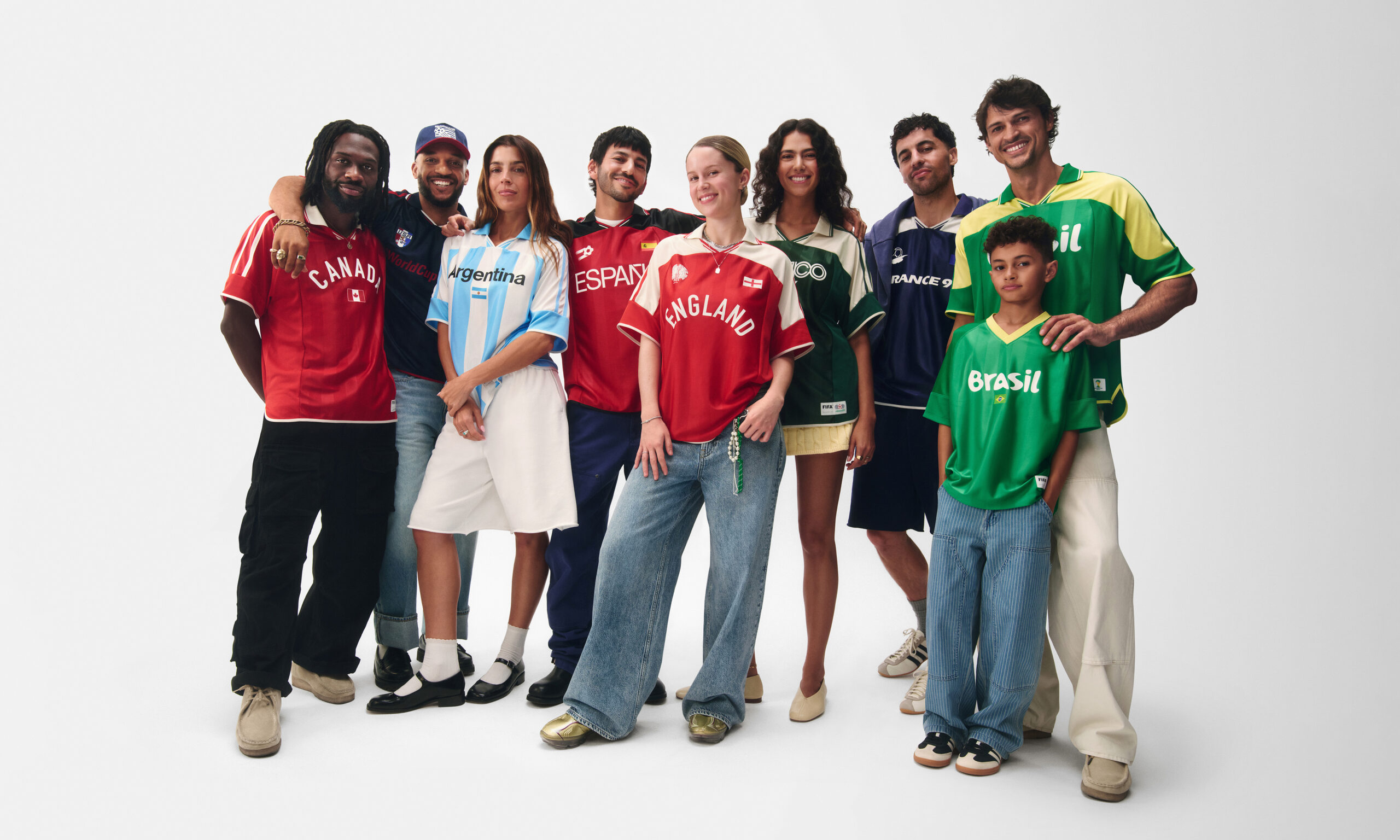 Gap、ウイジ・セオドアによる限定コレクション「The OuiGap」「team merchandise」発売。サッカーを通じたコミュニティやカルチャーの繋がりを表現